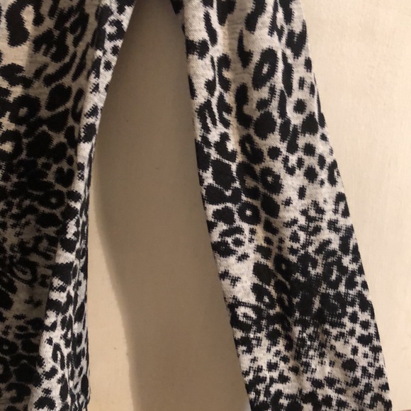 Susan Lawrence black and white sweater cardigan with longer tail in front. LS - Picture 3 of 6